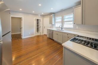 42 Vernal St in Everett, MA - Foto de edificio - Building Photo