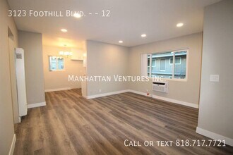 3123 Foothill Blvd, Unit 12 in Montrose, CA - Foto de edificio - Building Photo