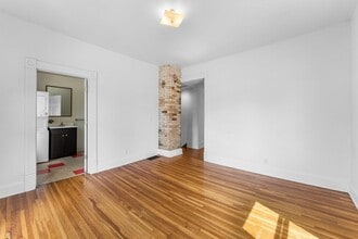 2559 Aldrich Ave S, Unit Upper in Minneapolis, MN - Building Photo - Building Photo
