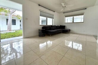 823 NE 10th St in Hallandale Beach, FL - Building Photo - Building Photo