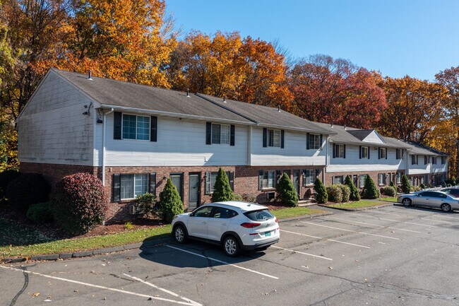 Perkins Hill Condiminiums in Waterbury, CT - Building Photo - Building Photo