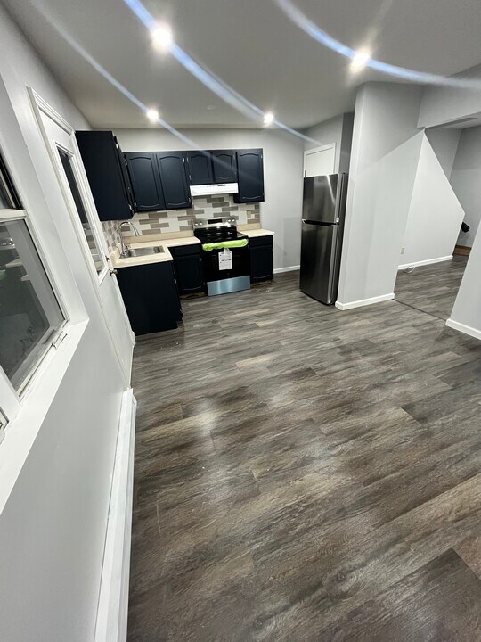 11 Limerick Dr E, Unit 11A in Albany, NY - Building Photo