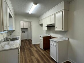 2235 Scanlon Dr in Jackson, MS - Building Photo - Building Photo