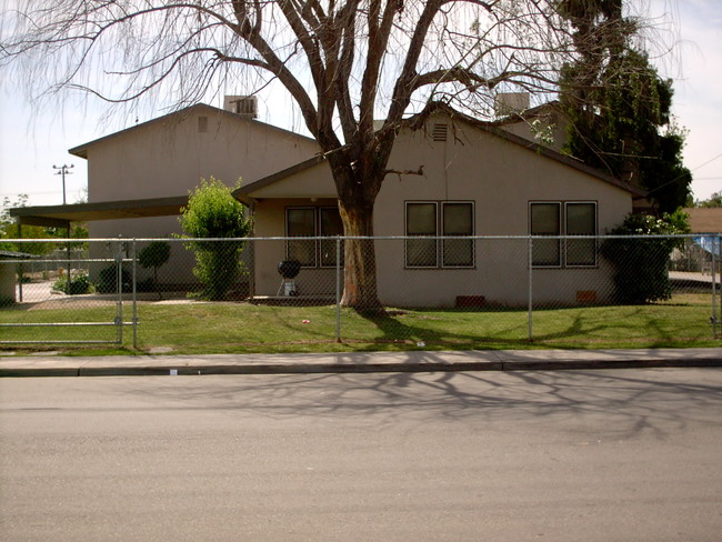 Oak Village in Visalia, CA - Foto de edificio - Building Photo