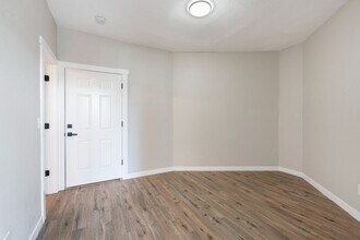 7325 NE Sandy Blvd in Portland, OR - Building Photo - Building Photo