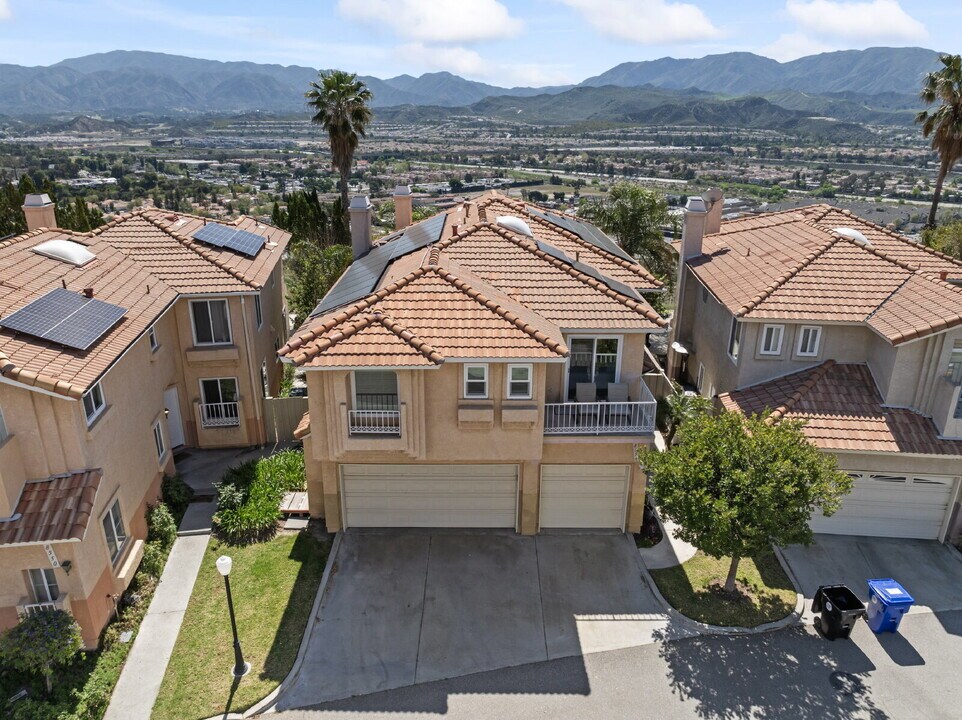 18554 Olympian Ct in Santa Clarita, CA - Building Photo