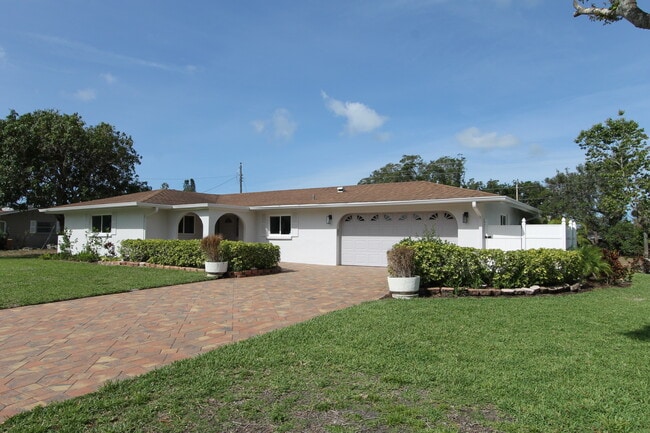 property at 5522 Yorkshire Way
