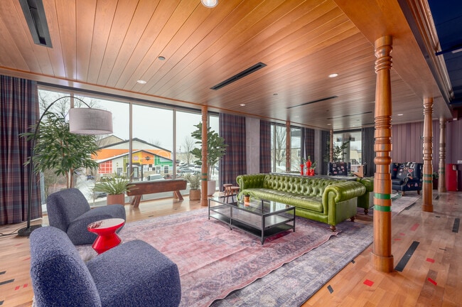 Hub Bloomington in Bloomington, IN - Foto de edificio - Lobby