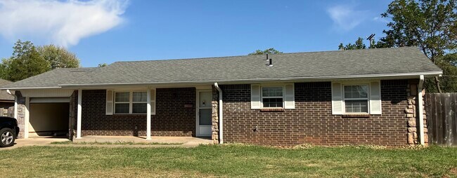 517 Cottonwood Ln in Tecumseh, OK - Building Photo - Building Photo
