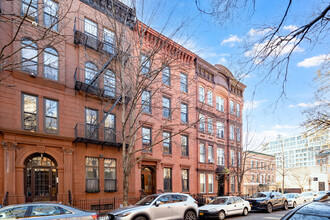 102 Saint Marks Pl in Brooklyn, NY - Building Photo - Building Photo