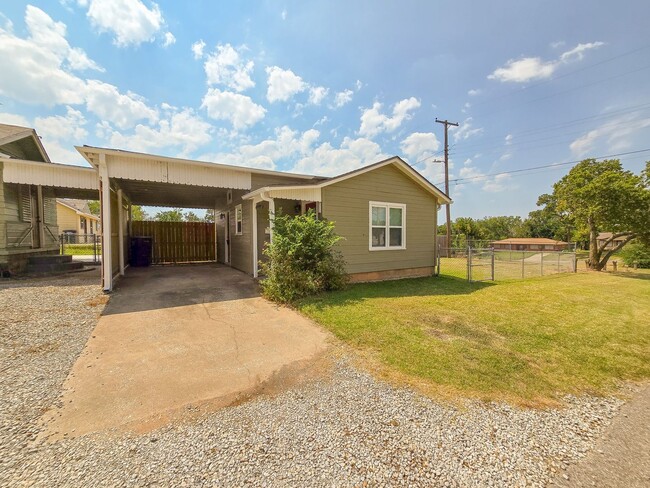 property at 1224 N Market Ave