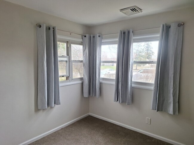 86 Kendall Rd in Kendall Park, NJ - Building Photo - Building Photo