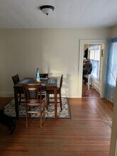 33 Coit St, Unit Amazing 1st Floor Unit in Holyoke, MA - Foto de edificio - Building Photo
