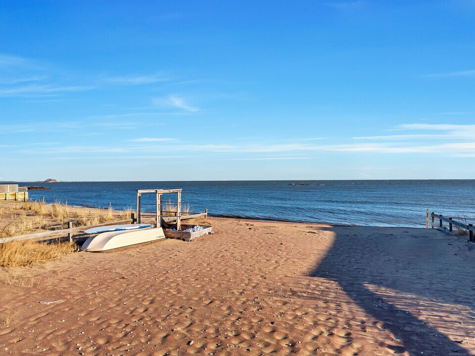 71 Beach Ave in Madison, CT - Building Photo