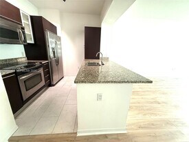 951 Brickell Ave, Unit 1103 in Miami, FL - Building Photo