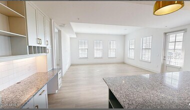 98 S River Dr in Tempe, AZ - Building Photo - Building Photo