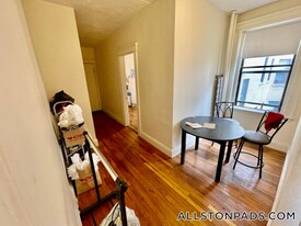 1152 Commonwealth Ave in Boston, MA - Building Photo