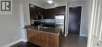 144 Park St in Waterloo, ON - Building Photo