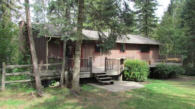 215 Emerald Dr in Whitefish, MT - Building Photo - Building Photo