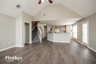 2210 Shady Pine Dr in Conroe, TX - Building Photo - Building Photo