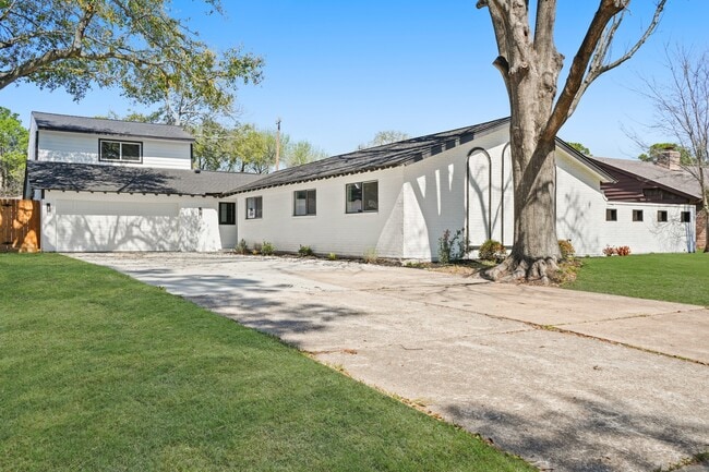 property at 10722 Lynbrook Dr