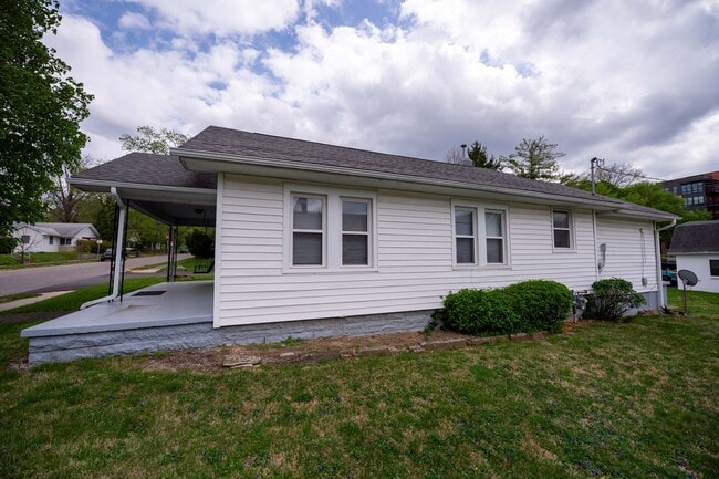 112 E 15th St in Bloomington, IN - Building Photo - Building Photo