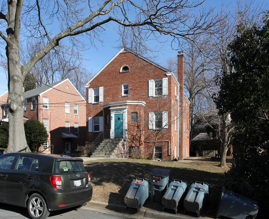 8105 Greenwood Ave in Takoma Park, MD - Building Photo