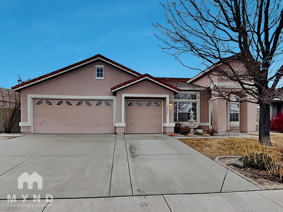 9576 Rockcrawler Ct in Reno, NV - Building Photo