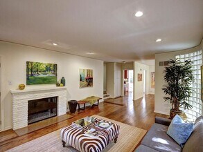 2696 Land Park Dr in Sacramento, CA - Building Photo - Building Photo