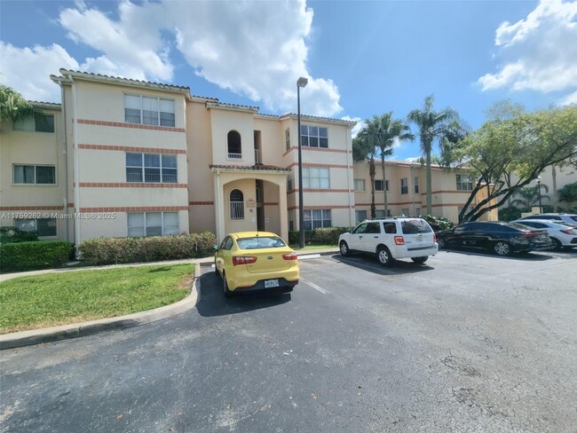 3400 Pinewalk Dr N in Margate, FL - Building Photo - Building Photo