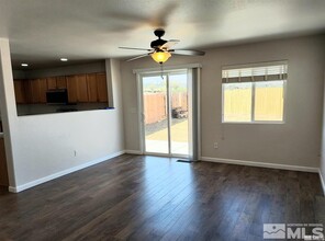 8675 Umber Sky Ct in Reno, NV - Building Photo - Building Photo