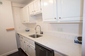 1580 Massachusetts Ave, Unit 2C in Cambridge, MA - Building Photo - Building Photo