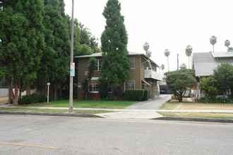 14622 Sylvan St in Van Nuys, CA - Building Photo - Building Photo