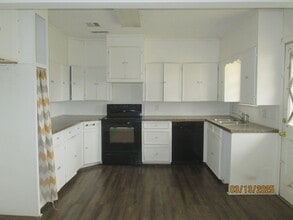 301 Juanita St in Plainview, TX - Building Photo - Building Photo
