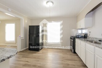 912 N Livingston Ave in Indianapolis, IN - Foto de edificio - Building Photo