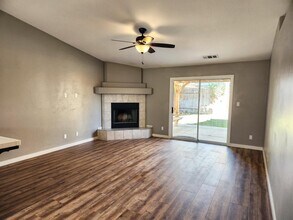 8608 Hoodsport Ave in Bakersfield, CA - Building Photo - Building Photo