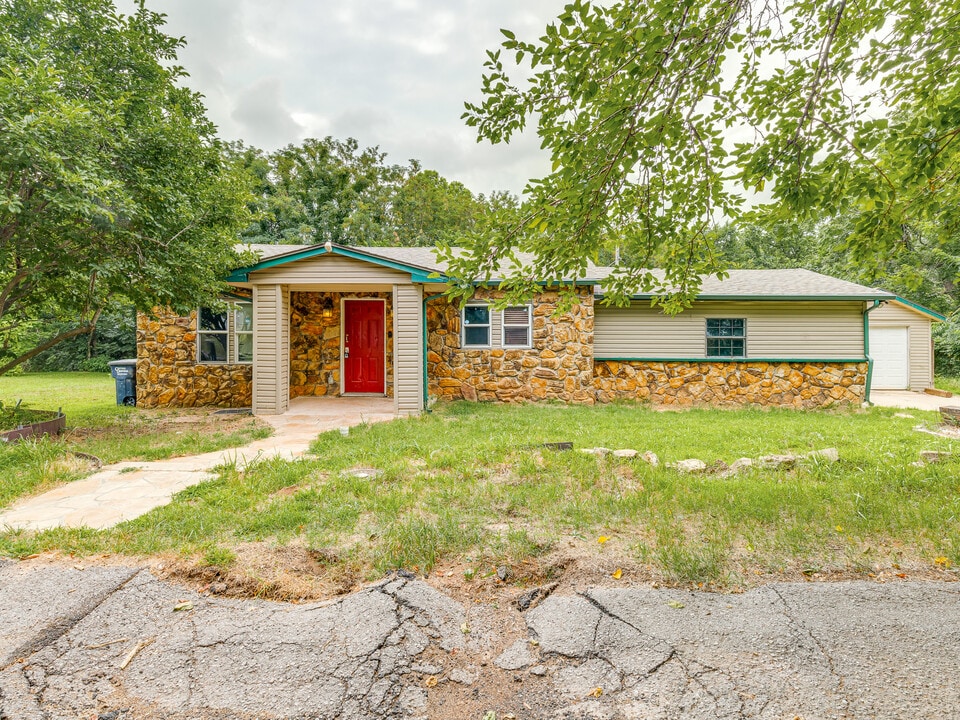 817 S Park Ave in Shawnee, OK - Building Photo