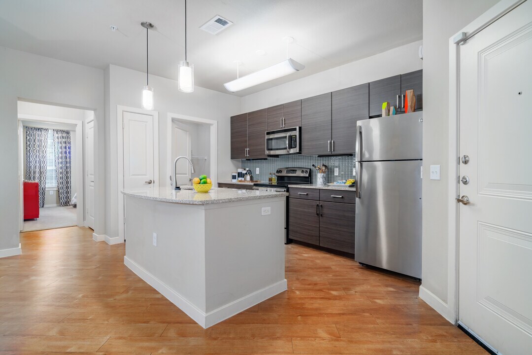 Thirty Oaks in San Antonio, TX - Building Photo