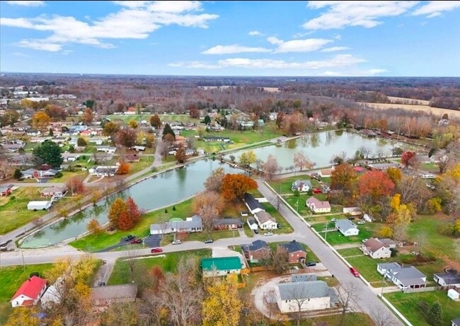 615 Lakeshore Dr in Scottsburg, IN - Building Photo - Building Photo