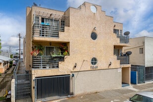 7248 Alabama Ave in Canoga Park, CA - Building Photo