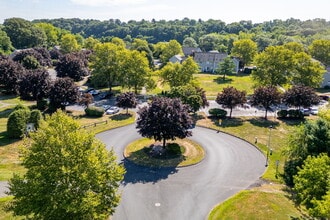 69 Sunrise Cir in Newington, CT - Building Photo - Building Photo