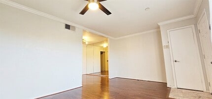 11550 Chimney Rock Rd in Houston, TX - Foto de edificio - Building Photo