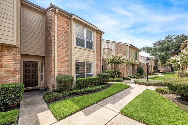 property at 927 Memorial Village Dr