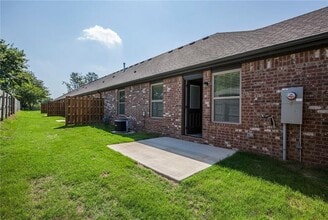 330 Commercial St in Centerton, AR - Building Photo - Building Photo