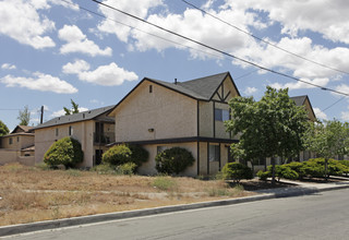 504 E Avenue Q-3 in Palmdale, CA - Building Photo - Building Photo