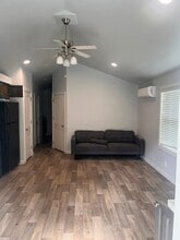 129 Shoreline Dr in Cleveland, TX - Building Photo - Building Photo