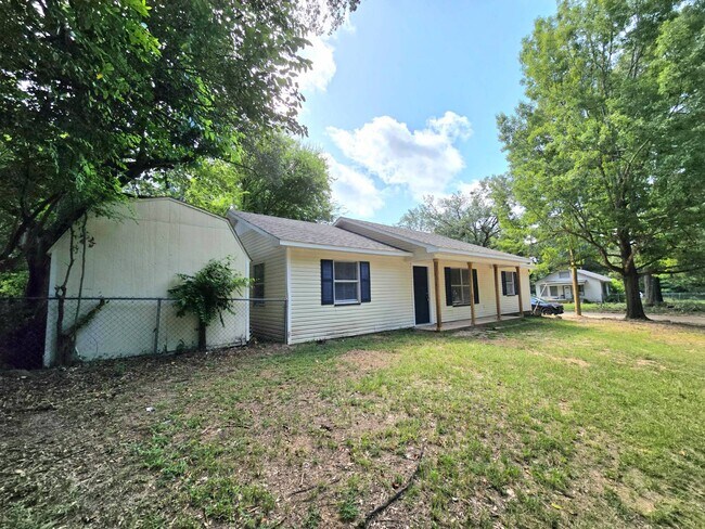 172 Gaskins St in Hawkins, TX - Building Photo - Building Photo