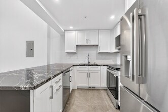 151 Belmont St, Unit 1 in Belmont, MA - Foto de edificio - Building Photo