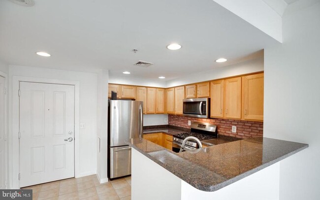 4490 Market Commons Dr in Fairfax, VA - Building Photo - Building Photo