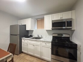 193 Eltingville Blvd in Staten Island, NY - Building Photo